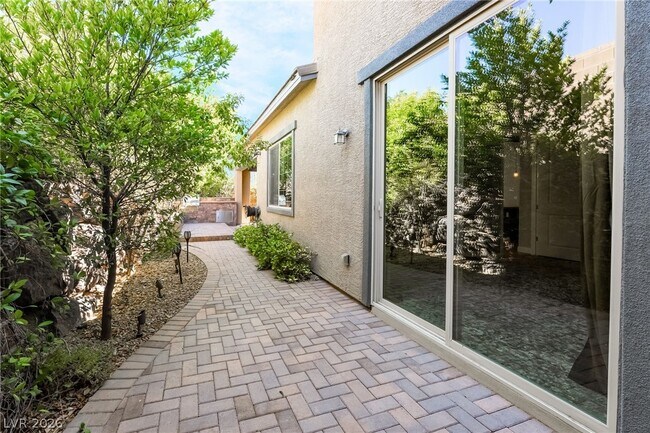 Building Photo - 333 Mandarin Hill Ln