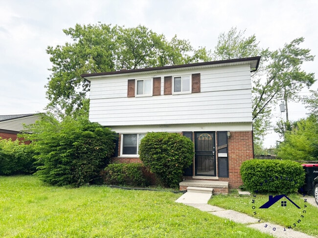 Primary Photo - 17106 Robert St