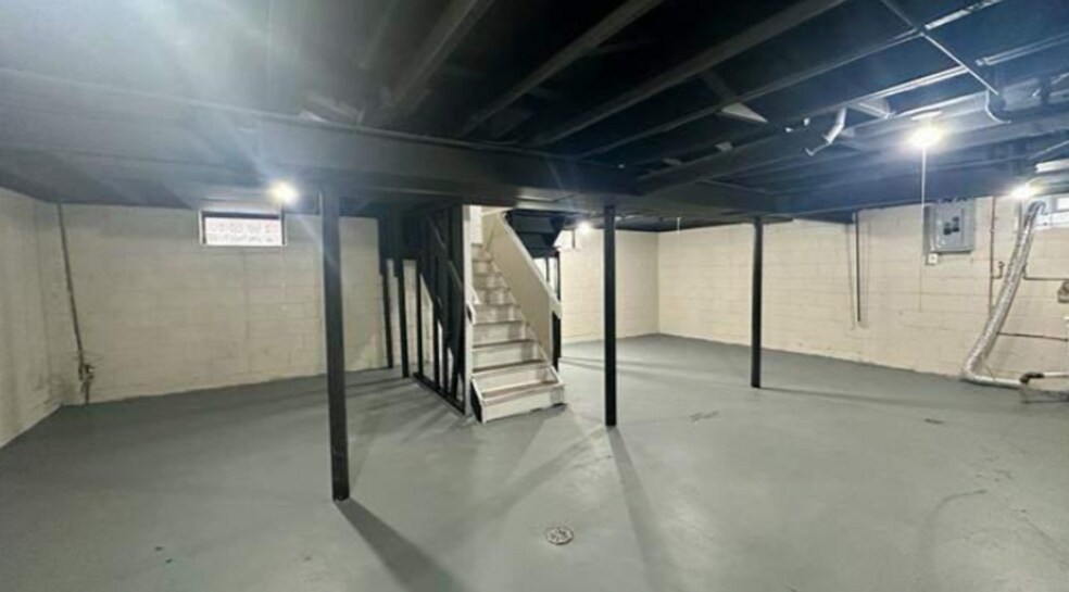 Building Photo - Fully Renovated 3-Bedroom Home – Move-In R...