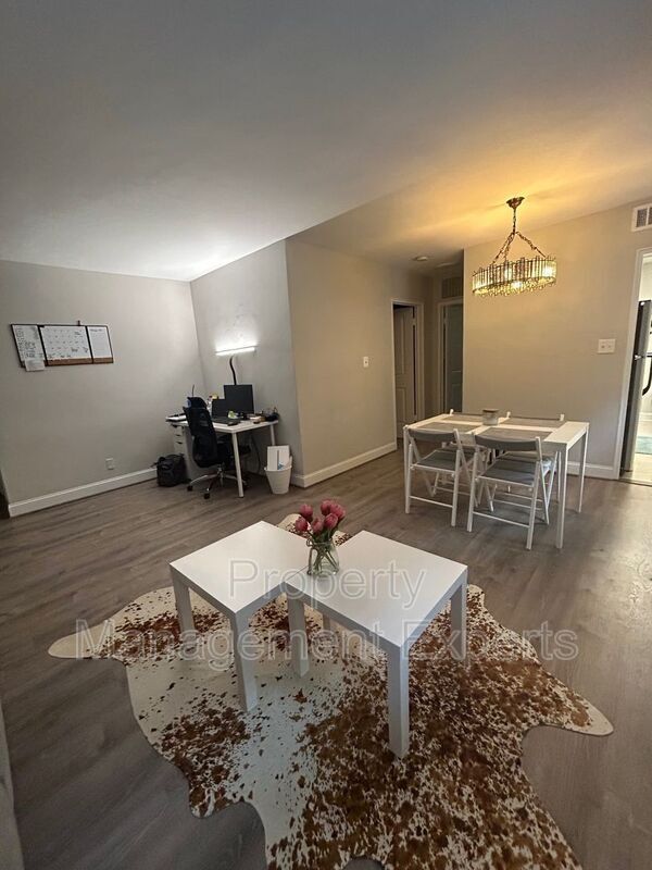 Building Photo - 1322 Fort Myer Dr