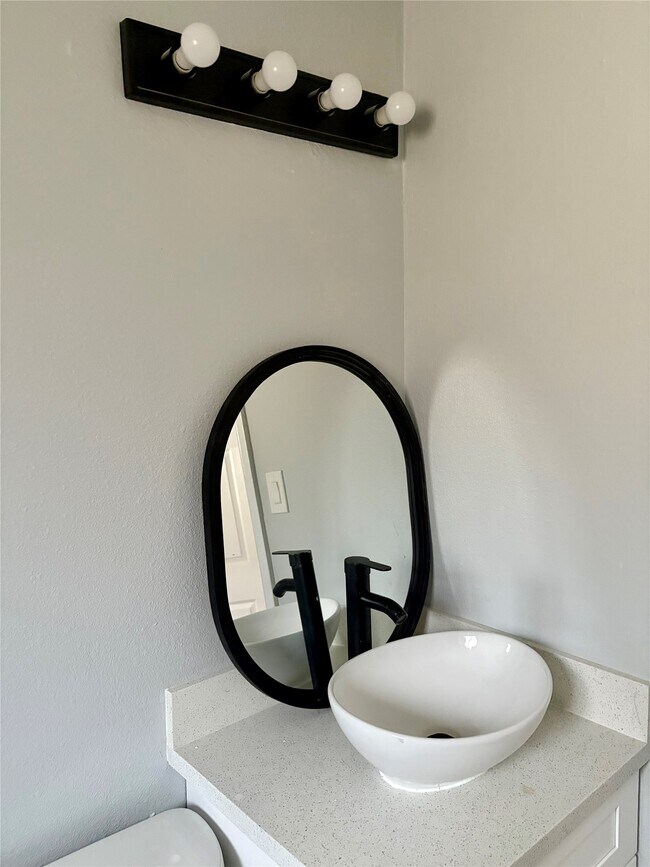 Building Photo - 1125 Ann St