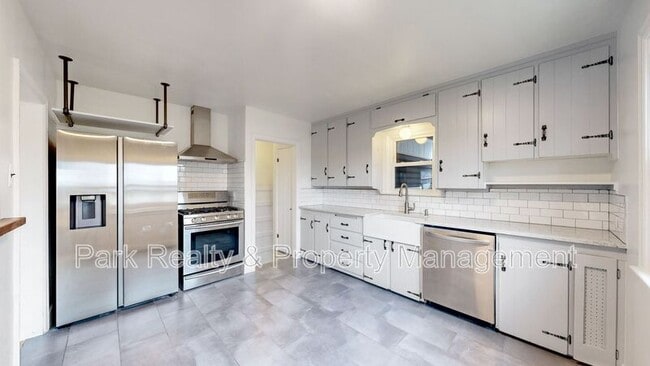 Building Photo - 3090 S Marion St