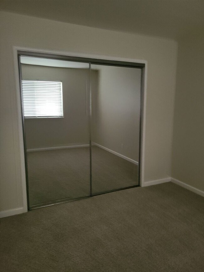 Building Photo - 139 W Lassen Ave