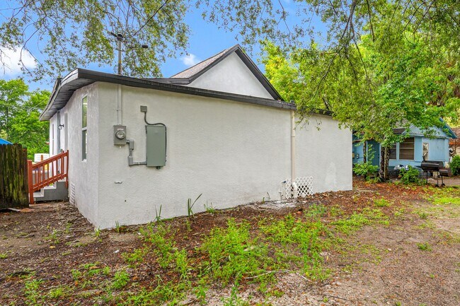 Building Photo - Fully Renovated 3-Bedroom, 2-Bathroom Home...