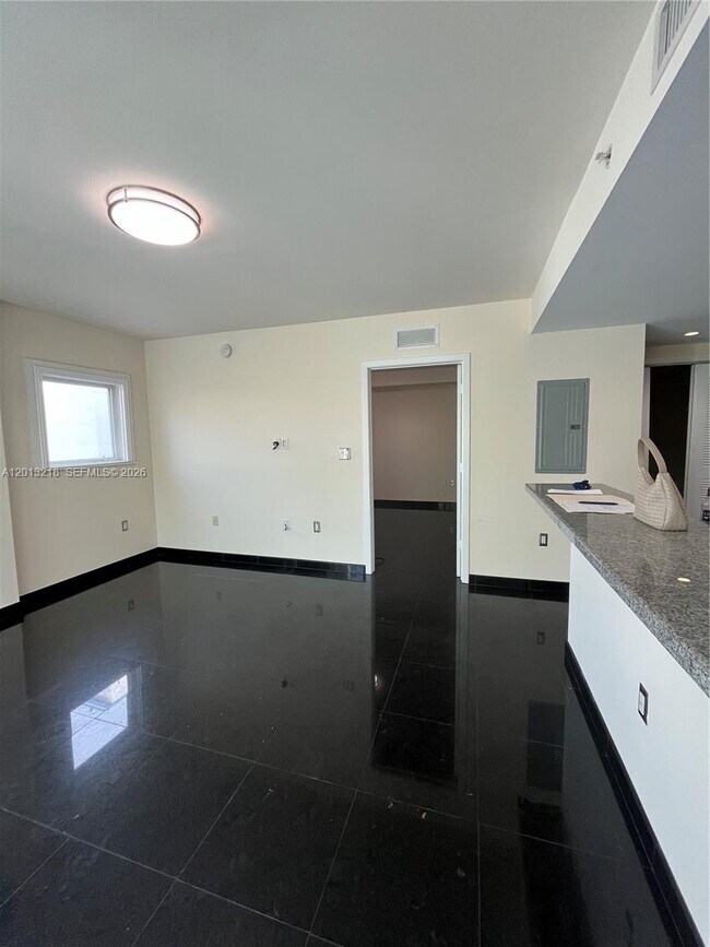 Building Photo - 2740 SW 28th Terrace