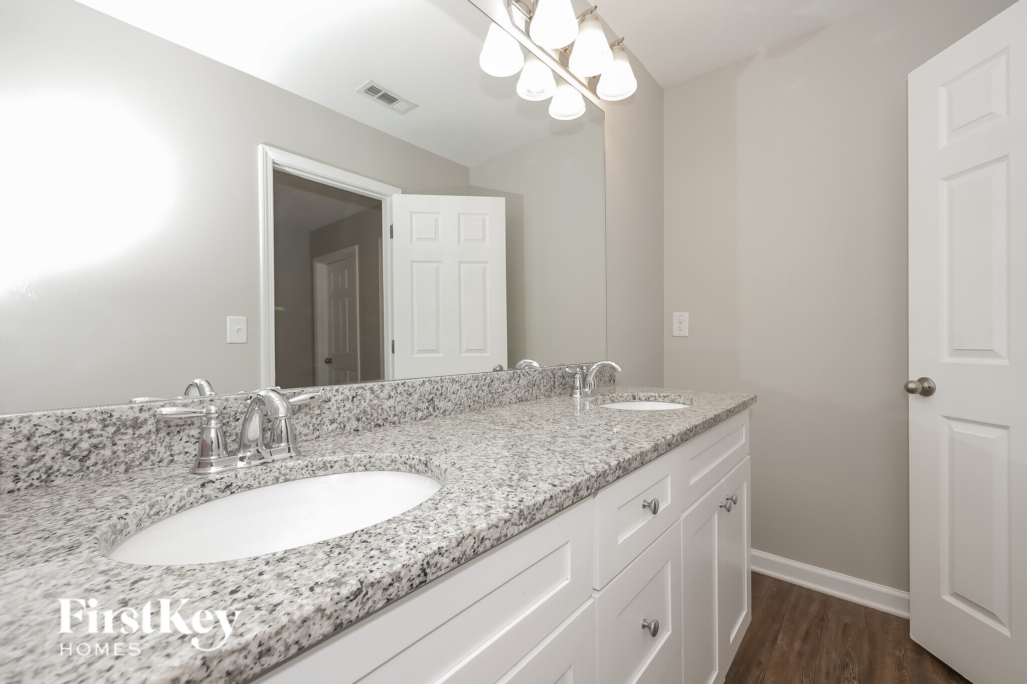 Building Photo - 28 E Newnan Rd