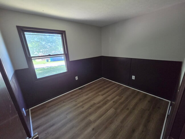 Building Photo - 1021 Ridgeway Dr
