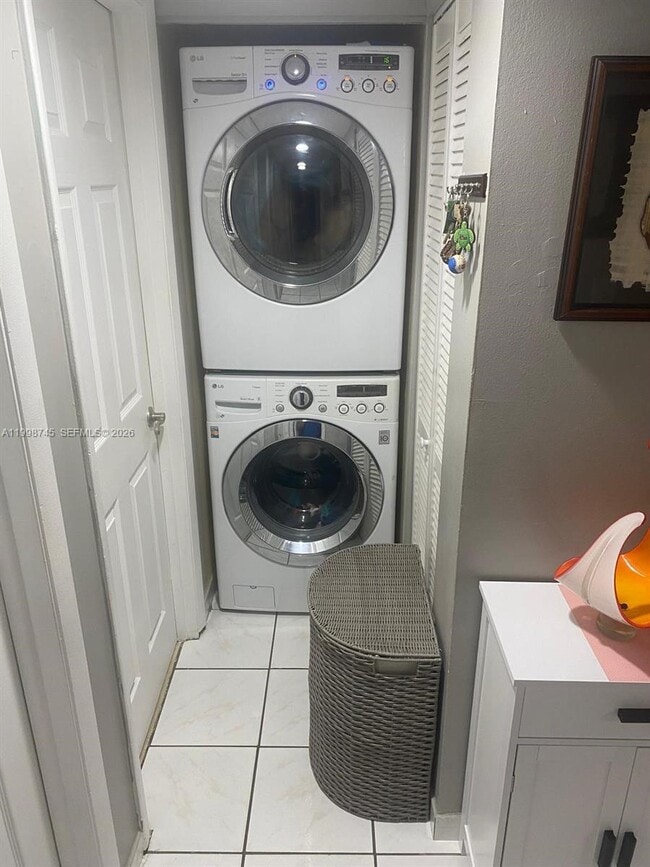 Building Photo - 15669 SW 73rd Cir Terrace