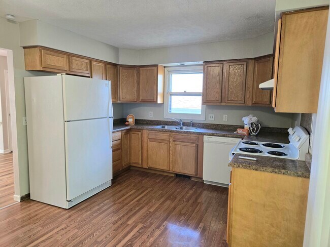 Building Photo - Duplex Unit 1