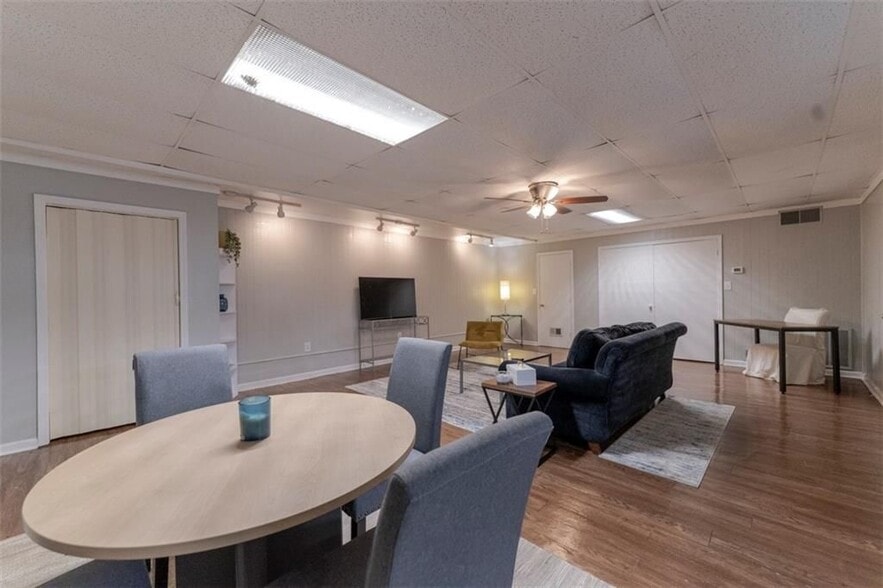 Building Photo - 2560 Piney Wood Ln