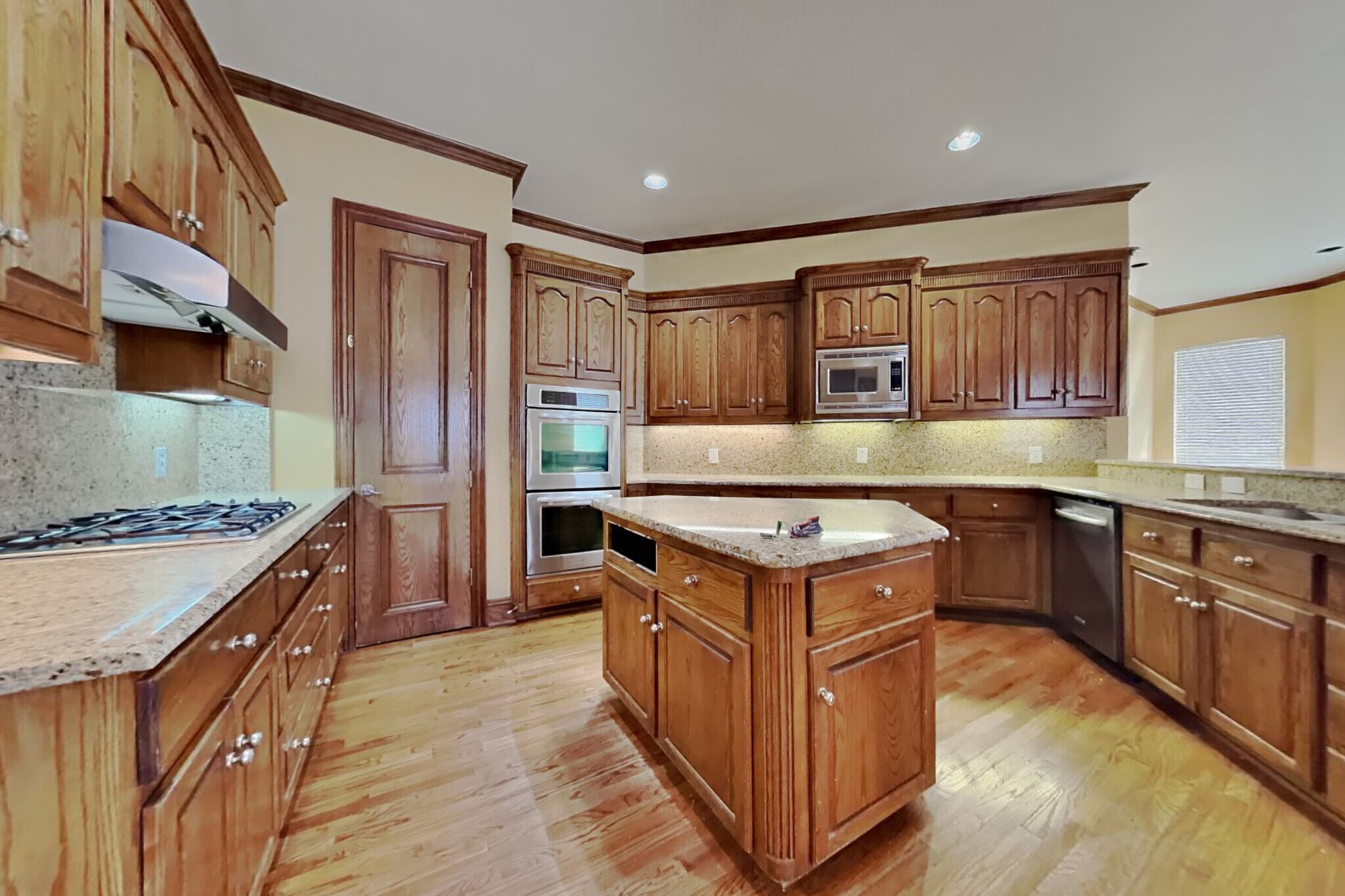 Building Photo - 4020 Oakmeadow Dr