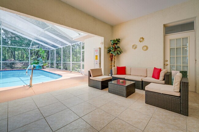 Building Photo - 9939 SW 203rd Cir