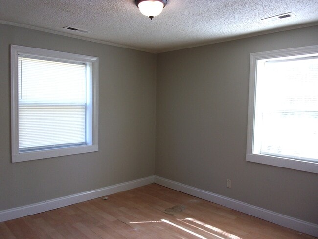 Building Photo - 1233 Bose Ave