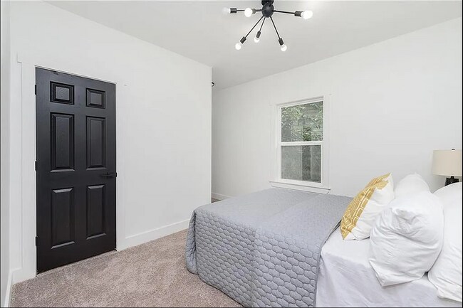 Building Photo - 1137 Saint Peter St