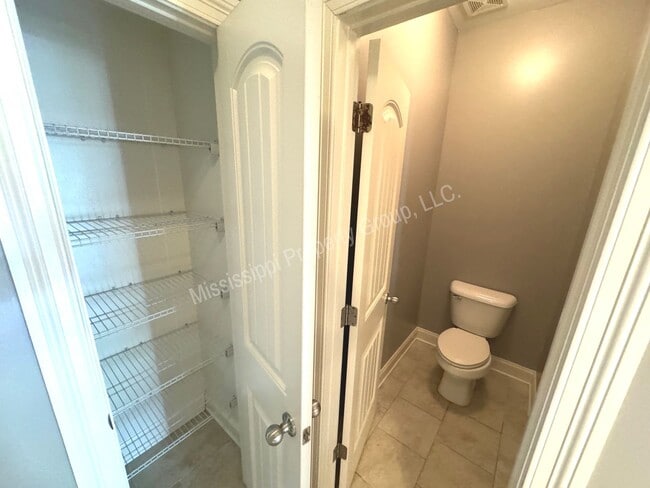 Building Photo - 4BD/4.5BA FOR RENT