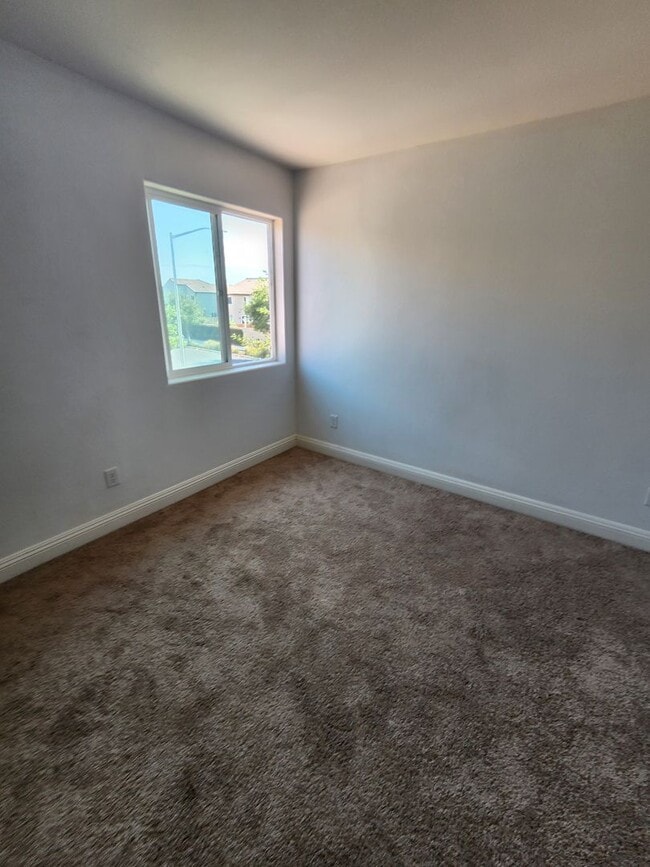 Building Photo - 231 Ninos Dr