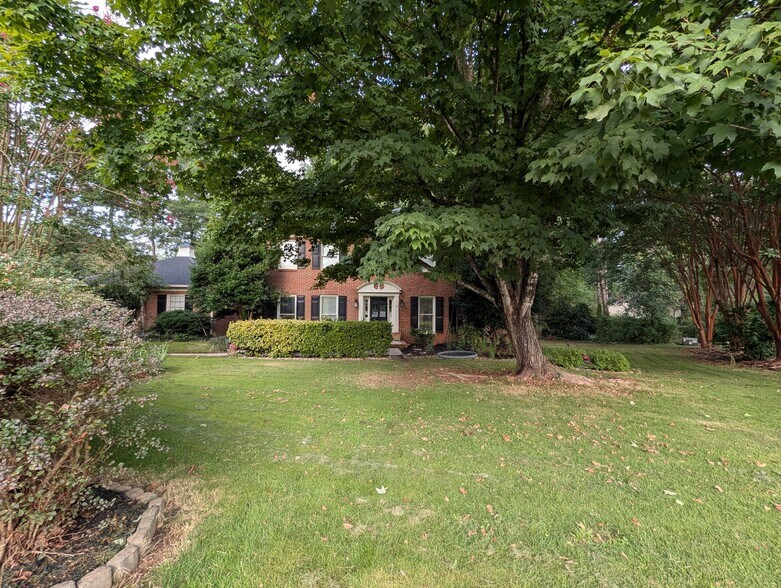 Building Photo - 400 Bradley Ct