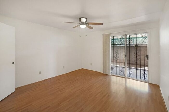 Building Photo - Pending/Rented – Pet-Friendly 2 Bedroom Ho...