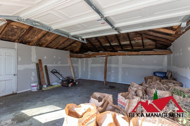 Building Photo - 2 br, 1 bath House - 18235 Brady