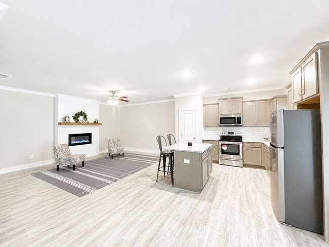 Building Photo - Discover your next home in the heart of Cornelia!