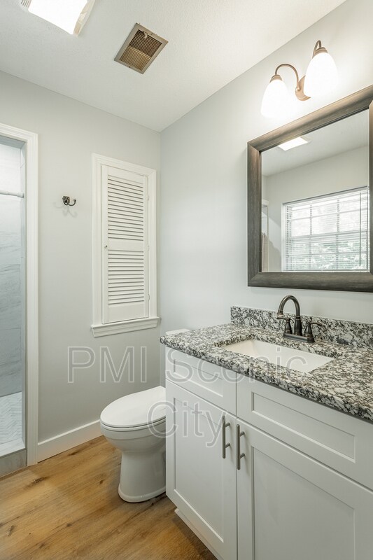 Building Photo - 508 Briar Park Ln