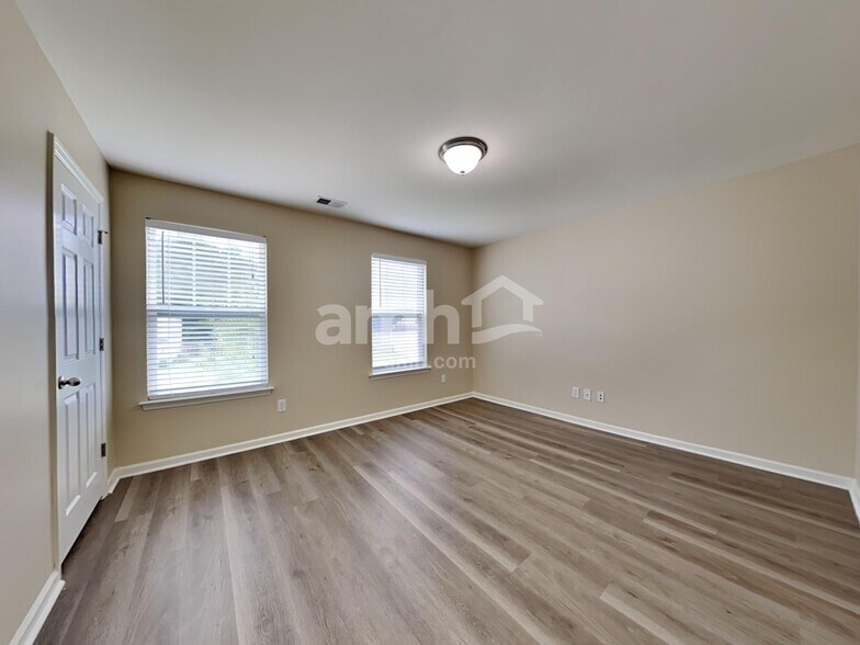 Building Photo - 204 Short Woods Ct