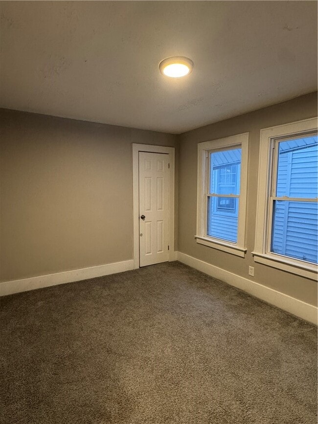 Building Photo - 342 Champlain St