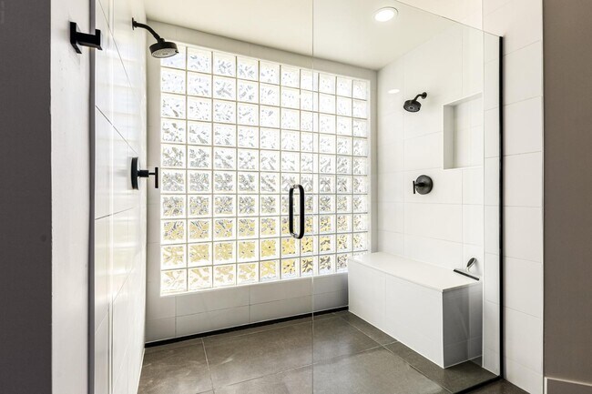 Building Photo - 9917 N 52nd St