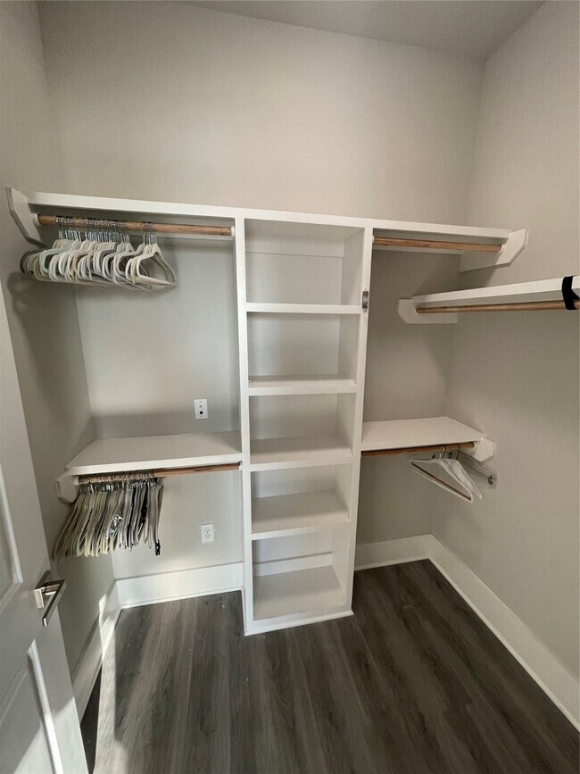 Building Photo - 2727 Houston Ave