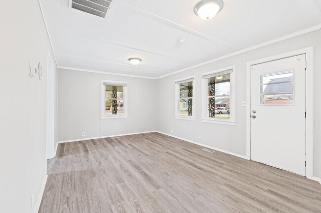 Building Photo - Charming 3BR Ranch Home Minutes from Downtown Smithfield!