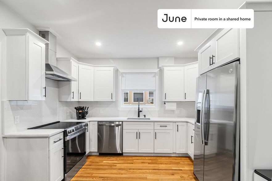 Building Photo - Room in Shared 5 bed/2 bath home in Roxbury