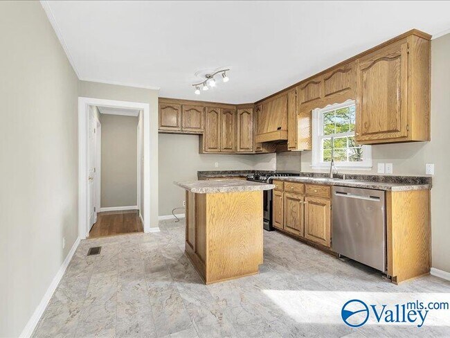Building Photo - 315 Jack Coleman Dr NW