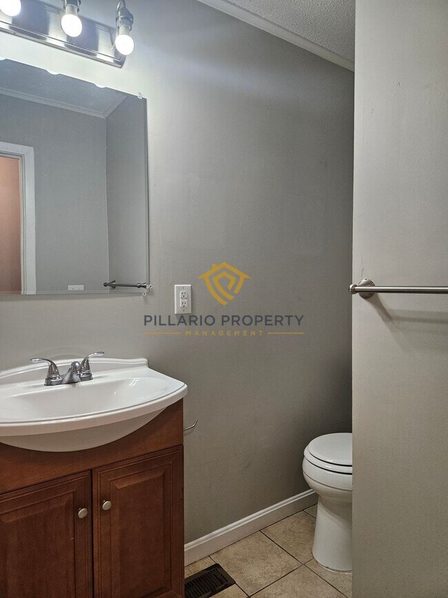 Building Photo - Charming 3-Bedroom Ranch with Detached Gar...