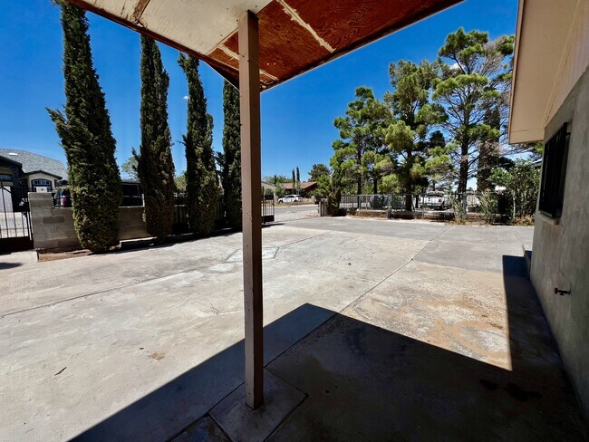 Building Photo - 14624 Eston Pl