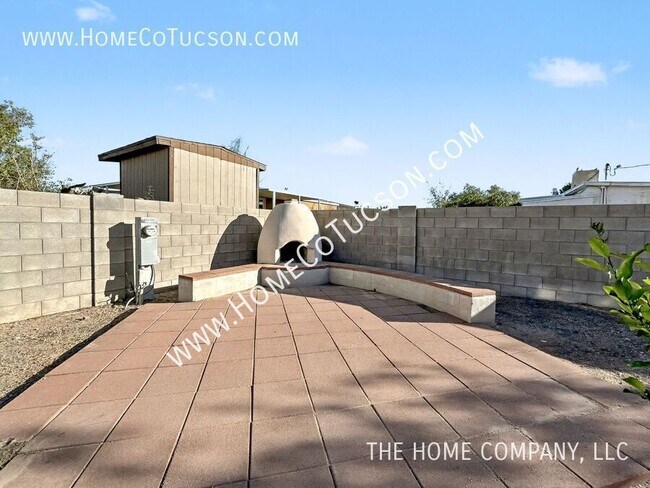 Building Photo - 5717 S Stewart Blvd