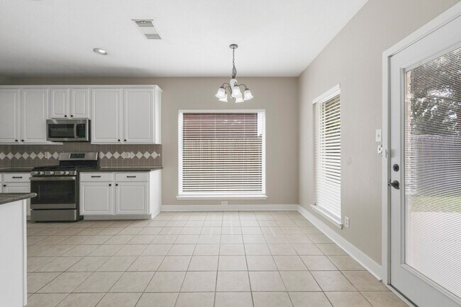 Building Photo - 3007 Eagle Lake Dr