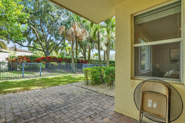 Building Photo - 2005 Foxtail View Ct