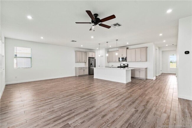 Building Photo - 14143 SW Safi Ter