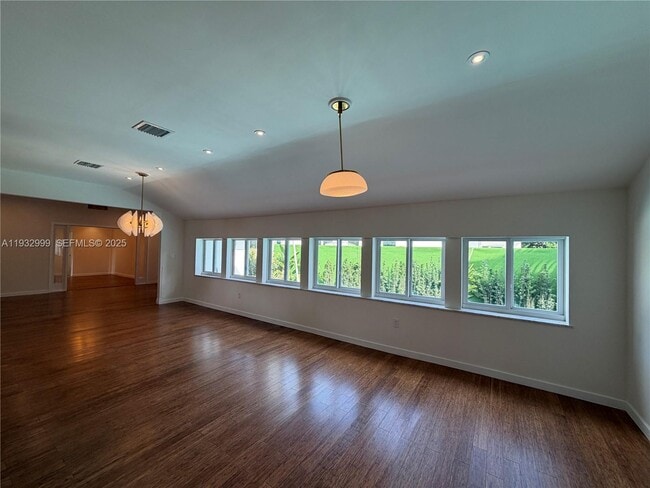 Building Photo - 621 W Dilido Dr