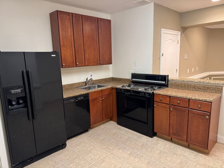 Building Photo - 6608 Edsall Rd