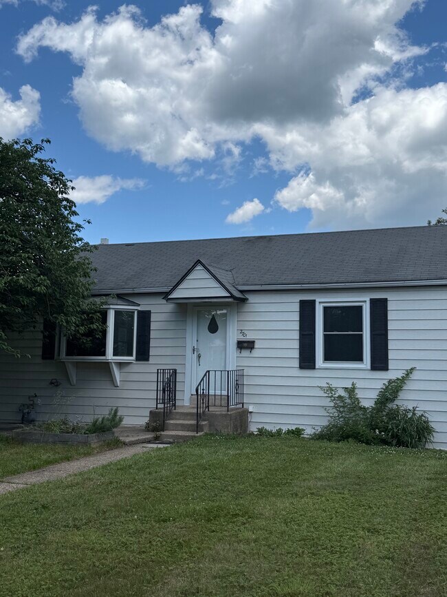 Building Photo - 2701 Fair Oaks Ave