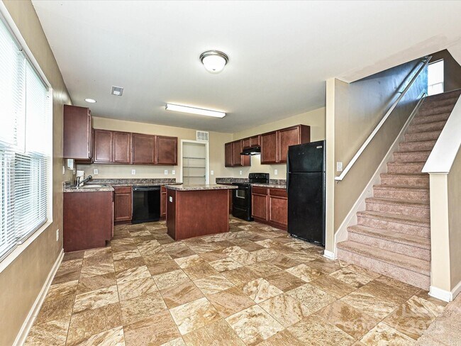 Building Photo - 104 Mulligan Dr