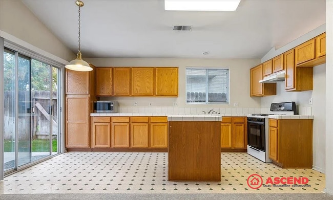 Building Photo - Wonderful 4 Bedroom Located in Laurel Glen Area!