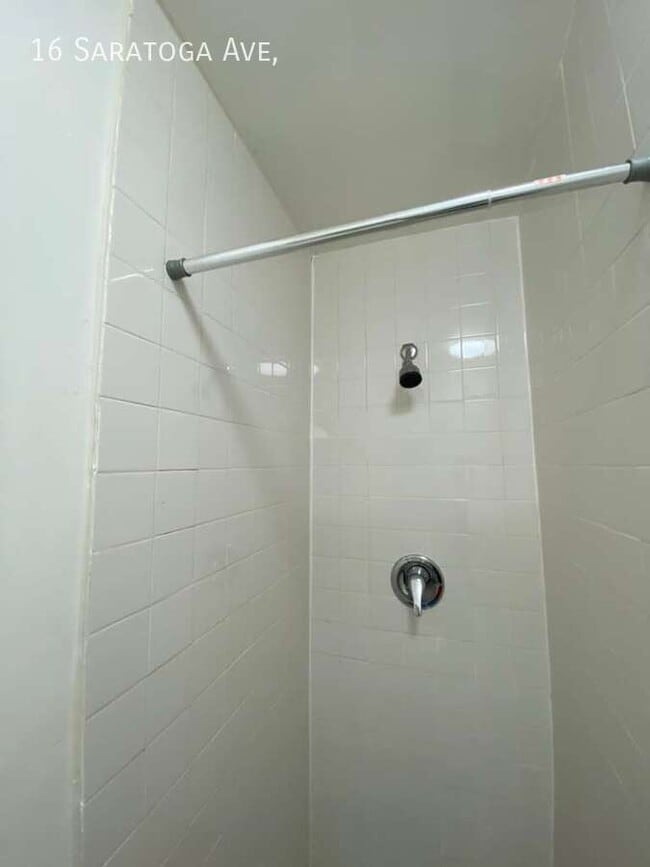 Building Photo - 16 Saratoga Ave