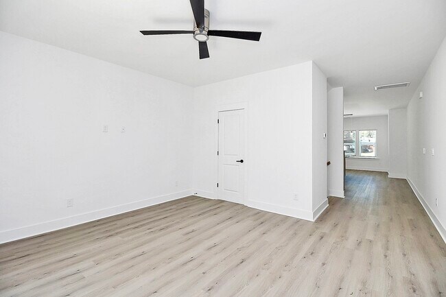 Living area - 2613 Dr Carver Rd