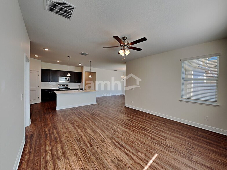 Building Photo - 1159 Sky Lks Dr