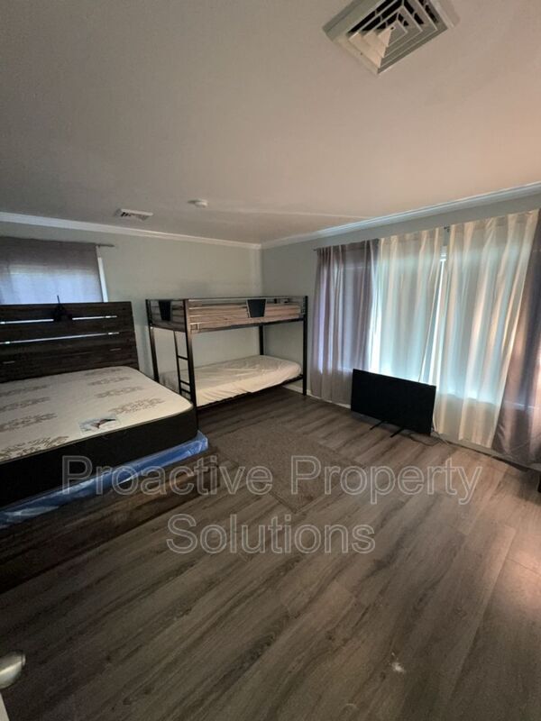 Building Photo - 5228 Hummingbird Dr