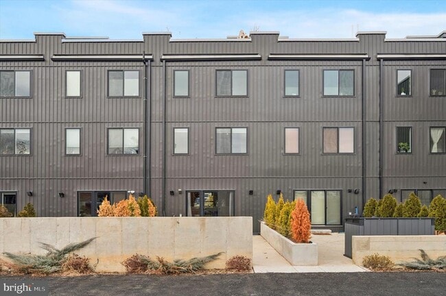 Building Photo - 331 Fountain St