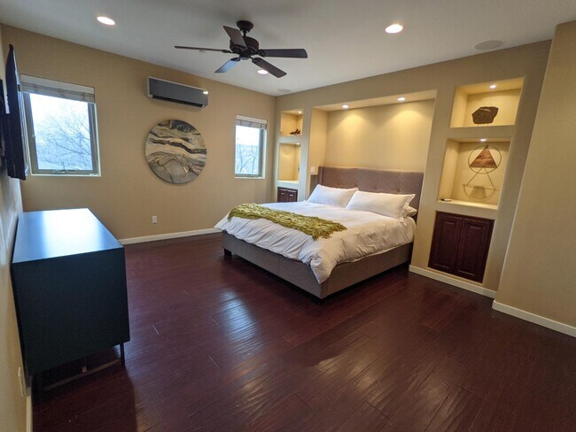 Building Photo - 538 S Fountaine St