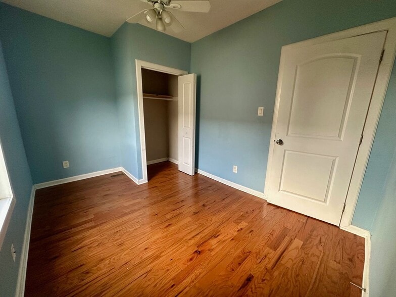 Building Photo - 907 Avenue A